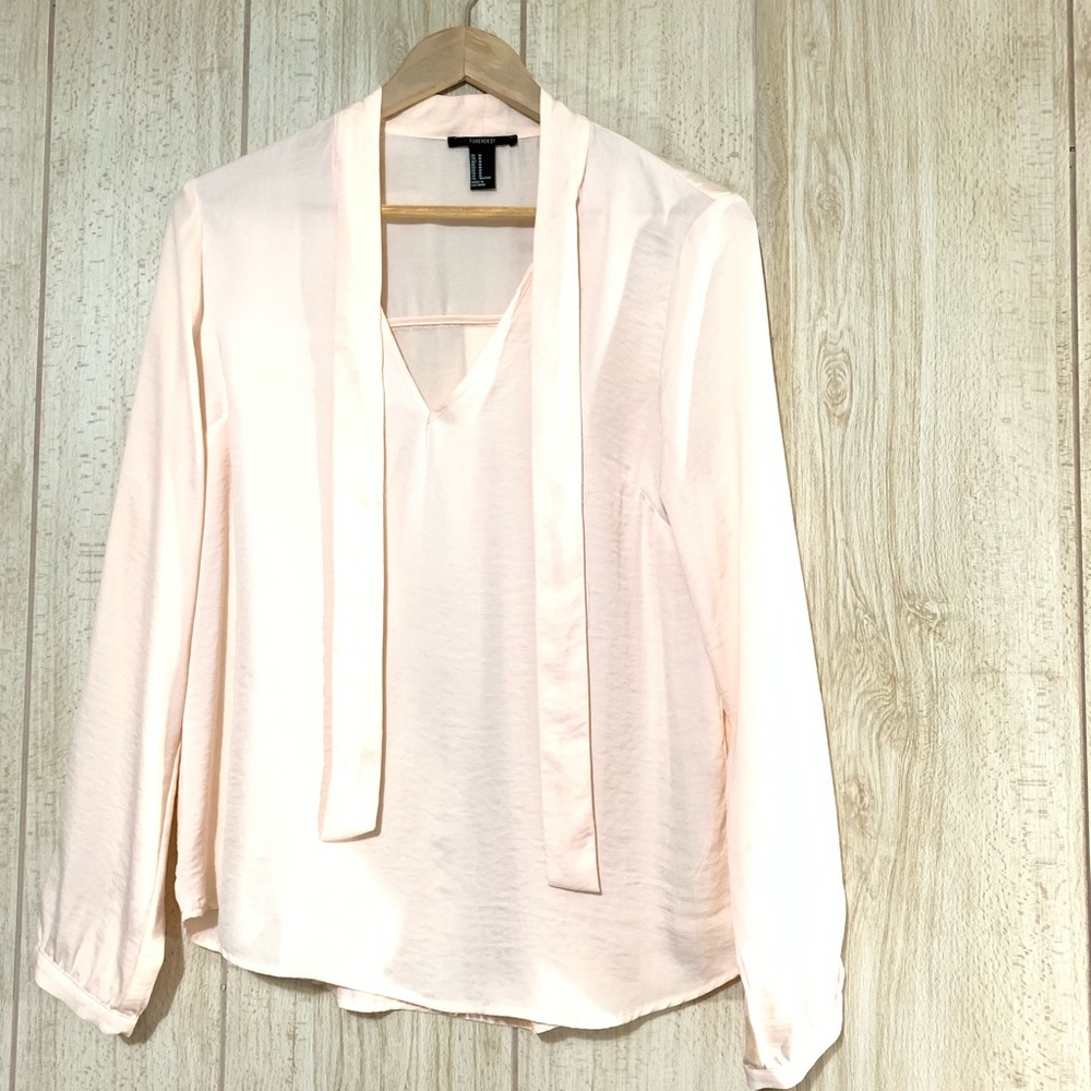 Forever 21 V neck longs sleeve for women Size M